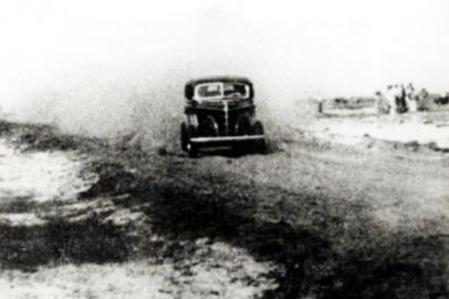  Prova Porto Alegre-Tramandaí em 1939: O Ford V8 de Norberto Jung, chegou em primeiro lugar, fazendo os 128km em 1h10min 8s.