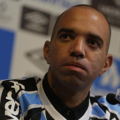  PORTO ALEGRE, RS, BRASIL - 13/02/2019 - Apresentação do atacante Diego Tardelli pelo Grêmio no CT Luiz Carvalho.