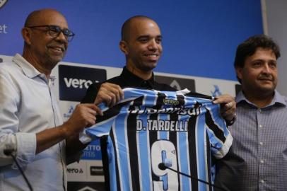  PORTO ALEGRE, RS, BRASIL - 13/02/2019 - Apresentação do atacante Diego Tardelli pelo Grêmio no CT Luiz Carvalho.