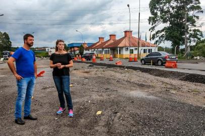 Deputado estadual Neri, o Carteiro (Solidariedade) e vereadora Tatiane Frizzo (Solidariedade) visitam obras no acesso a Forqueta, no antigo pedágio da RS-122.