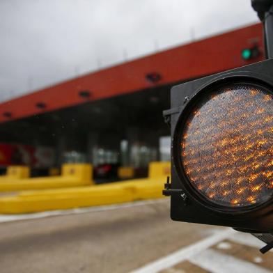  SANTO ANTÔNIO DA PATRULHA, RS, BRASIL, 12-02-2019: Três dias antes do reinício da cobrança de pedágio na Freeway, nova concessionária CCR ViaSul treina funcionários em pedágios e resgate de veículos. Condições da via são boas após operações tapa-buracos, mas mesmo assim ainda existe presença de desníveis e fissuras no asfalto (FOTO FÉLIX ZUCCO/AGÊNCIA RBS, Editoria de Notícias).