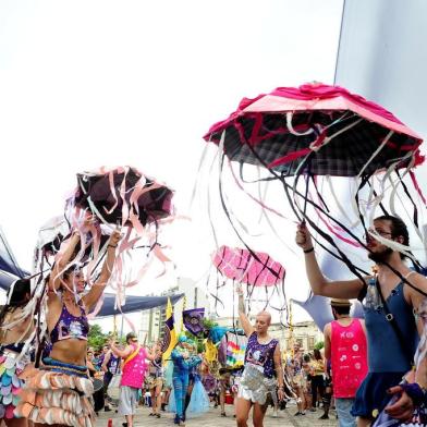  CAXIAS DO SUL, RS, BRASIL, 10/02/2018. Carnaval do Bloco da Ovelha movimenta o bairro São Pelegrino em trajeto até a Praça das Feiras. (Diogo Sallaberry/Agência RBS)