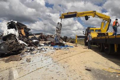 Caminhoneiro morre em colisão na Rota do Sol, em São Francisco de Paula