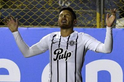  Paraguays Libertad player Adrian Martinez celebrates after scoring against Bolivias The Strongest during their Copa Libertadores match at Hernando Siles Stadium, in La Paz,  Bolivia on February 5, 2019. (Photo by AIZAR RALDES / AFP)Editoria: SPOLocal: La PazIndexador: AIZAR RALDESSecao: soccerFonte: AFPFotógrafo: STR