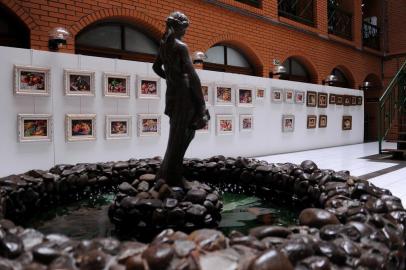  CAXIAS DO SUL, RS, BRASIL, 14/02/2019 - A exposição Pequenos formatos, do artista Selestino  Oliveira, ocupa a galeria de arte no Sesc Caxias. (Marcelo Casagrande/Agência RBS)