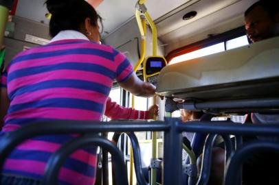  PORTO ALEGRE, RS, BRASIL, 12-12-2013: virada de ano traz novamente a discussão sobre o preço das passagens de ônibus (FOTO FÉLIX ZUCCO/AGÊNCIA RBS, Editoria de Geral).