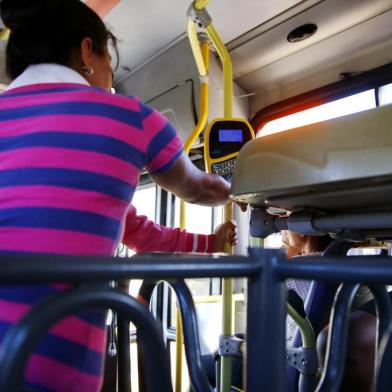  PORTO ALEGRE, RS, BRASIL, 12-12-2013: virada de ano traz novamente a discussão sobre o preço das passagens de ônibus (FOTO FÉLIX ZUCCO/AGÊNCIA RBS, Editoria de Geral).