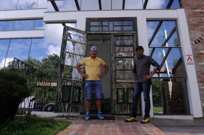  CAXIAS DO SUL, RS, BRASIL, 14/02/2019 - A Cozinha do Bica nasceu na Incubadora empresarial e agora está em local próprio. NA FOTO: da esquerda p direita - Jandir Triaca (Bicca), e James Carvalho,da empresa Cozinha do Bicca. (Marcelo Casagrande/Agência RBS)