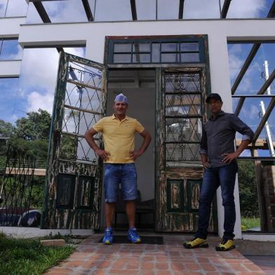  CAXIAS DO SUL, RS, BRASIL, 14/02/2019 - A Cozinha do Bica nasceu na Incubadora empresarial e agora está em local próprio. NA FOTO: da esquerda p direita - Jandir Triaca (Bicca), e James Carvalho,da empresa Cozinha do Bicca. (Marcelo Casagrande/Agência RBS)