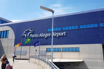 Empresa caxiense fornece luminárias autônomas para o Aeroporto Salgado Filho