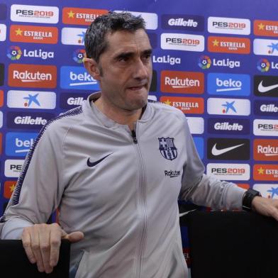  Barcelonas coach Ernesto Valverde arrives for a press conference at the Joan Gamper Sports Center in Sant Joan Despi on February 5, 2019. (Photo by Josep LAGO / AFP) / The erroneous mention[s] appearing in the metadata of this photo by Josep LAGO has been modified in AFP systems in the following manner: [Ernesto Valverde] instead of [Alejandro Valverde]. Please immediately remove the erroneous mention[s] from all your online services and delete it (them) from your servers. If you have been authorized by AFP to distribute it (them) to third parties, please ensure that the same actions are carried out by them. Failure to promptly comply with these instructions will entail liability on your part for any continued or post notification usage. Therefore we thank you very much for all your attention and prompt action. We are sorry for the inconvenience this notification may cause and remain at your disposal for any further information you may require.Editoria: SPOLocal: Sant Joan DespíIndexador: JOSEP LAGOSecao: soccerFonte: AFPFotógrafo: STR