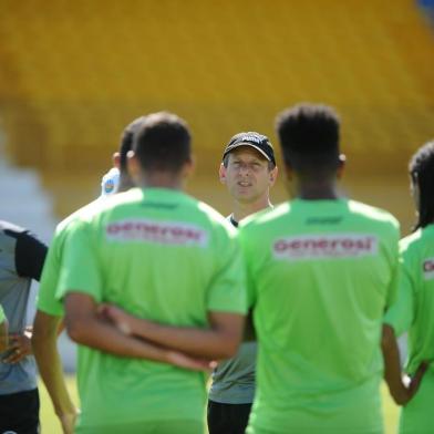 VERANÓPOLIS, RS, BRASIL (06/02/2019)Treino do Veranópolis. Na foto, técnico Sananduva. (Antonio Valiente/Agência RBS)