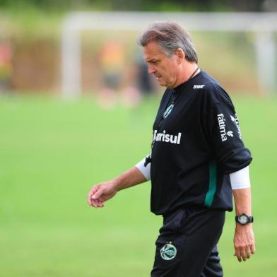  CAXIAS DO SUL, RS, BRASIL, 15/02/2019. Treino do Juventude no CT. O Ju encara o Veranópolis no domingo (17/02), pelo Cammpeonaot Gaúcho, no estádio Antônio David Farina, em Veranópolis. Na foto, técnico Luiz Carlos Winck. (Porthus Junior/Agência RBS)Indexador: Felipe Nyland                   