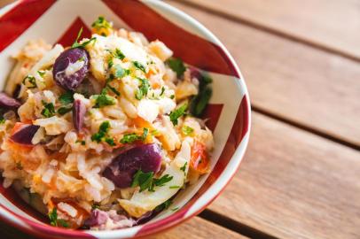  PORTO ALEGRE, RS, BRASIL, 24/02/2016 : Receitas para a Sexta-feira Santa. Risoto de bacalhau. (Omar Freitas/Agência RBS)Indexador: Omar Freitas