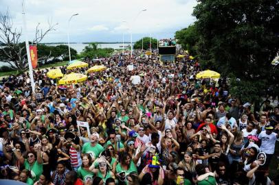  PORTO ALEGRE , RS , BRASIL , 20-02-2015 - CARNAVAL PORTO ALEGRE - Bloco Cumpadi Washington (Gasômetro) (FOTO:MARCELO OLIVEIRA/AGENCIA RBS)