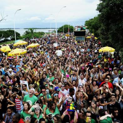  PORTO ALEGRE , RS , BRASIL , 20-02-2015 - CARNAVAL PORTO ALEGRE - Bloco Cumpadi Washington (Gasômetro) (FOTO:MARCELO OLIVEIRA/AGENCIA RBS)