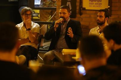  PORTO ALEGRE, RS, BRASIL, 18-02-2019: Festival Literário Rastros do Verão, tem bate-papo com os escritores Paulo Scott, Daniel Galera e Julio Conte sobre a obra de João Gilberto Noll, no shopping Nova Olaria (FOTO FÉLIX ZUCCO/AGÊNCIA RBS, Editoria Segundo Caderno).