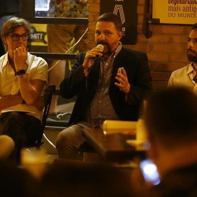  PORTO ALEGRE, RS, BRASIL, 18-02-2019: Festival Literário Rastros do Verão, tem bate-papo com os escritores Paulo Scott, Daniel Galera e Julio Conte sobre a obra de João Gilberto Noll, no shopping Nova Olaria (FOTO FÉLIX ZUCCO/AGÊNCIA RBS, Editoria Segundo Caderno).