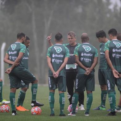  CAXIAS DO SUL, RS, BRASIL, 04/01/2019 - Equipe do Juventude se prepara para temporada do gauchão. NA FOTO: técnico Luiz Carlos Winck. (Marcelo Casagrande/Agência RBS)