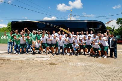  SANTA CRUZ DO SUL, RS, BRASIL. 19.02.2019. O Esporte Clube Avenida embarcou hoje rumo a São Paulo, onde enfrenta o Corinthians pela Copa do Brasil 2019 nesta próxima quarta-feira (20). (Foto: Junio Nunes / Especial)**APENAS USO EDITORIAL****RS E SC OUT**