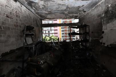 PORTO ALEGRE, RS, BRASIL, 19/02/2019- Andar de Hospital Fêmina passa por perícia após incêndio em Porto Alegre.  (FOTOGRAFO: CARLOS MACEDO / AGENCIA RBS)Indexador: Carlos Macedo