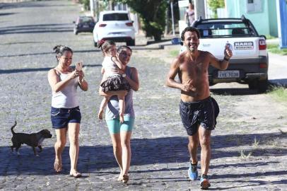  JAGUARI, RS, BRASIL - 19/02/2019 - Atores globais filmam novela na cidade de Jaguari. Marcos Palmeira corre pelas ruas da cidade e é perseguido por fãs.Indexador: ISADORA NEUMANN