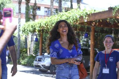  JAGUARI, RS, BRASIL - 19/02/2019 - Atores globais filmam novela na cidade de Jaguari. Juliana Paes saindo do hotel para gravarIndexador: ISADORA NEUMANN