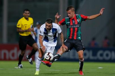 Argentinas Talleres de Cordoba forward Sebastian Palacios controls the ball during their Copa Libertadores football match against Chiles Palestino at Mario Alberto Kempes Stadium in Cordoba, Argentina on February 20, 2019.