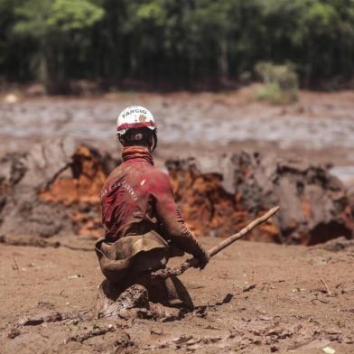  BRUMADINHO, MG, BRASIL - 2019.01.28 - Operação de buscas pelos bombeiros no Parque das Cachoeiras, em Brumadinho (Foto: ANDRÉ ÁVILA/ Agência RBS)Indexador: Andre Avila--------A barragem 1 do complexo Mina do Feijão, da mineradora Vale, na região do Córrego do Feijão,  rompeu sexta-feira 25/01/2019, em Brumadinho, Região Metropolitana de Belo Horizonte. As fotos mostram os estragos causados pela invasão  dos rejeitos de minério, lama, na região.----