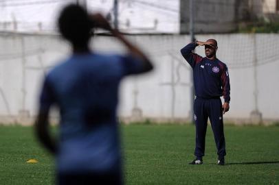  CAXIAS DO SUL, RS, BRASIL, 20/02/2019 - Equipe do Caxias treina no seu Centro de Treinamento, junto ao estádio Centenário. NA FOTO: técnico Pingo. (Marcelo Casagrande/Agência RBS)