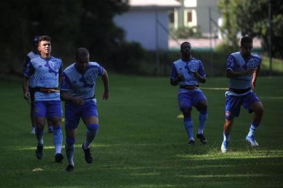  CAXIAS DO SUL, RS, BRASIL, 20/02/2019 - Equipe do Caxias treina no seu Centro de Treinamento, junto ao estádio Centenário. NA FOTO: lateral esquerdo Samuel Balbino. (Marcelo Casagrande/Agência RBS)