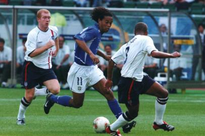 Ronaldinho, pela Seleção Brasileira, contra a Inglaterra, na Copa do Mundo de 2002