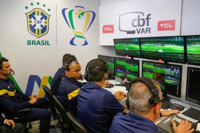  VAR na Final da Copa do Brasil - Cruzeiro 1 x 0 CorinthiansSala do VAR no estádio do Mineirão para a decisão da Copa do Brasil 2018