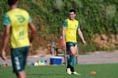  CAXIAS DO SUL, RS, BRASIL (20/02/2019)Treino do Juventude no CT em Caxias do Sul. Na foto, zagueiro Sidimar. (Antonio Valiente/Agência RBS)