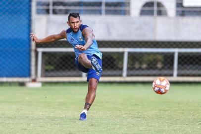 RS - FUTEBOL/TREINO GREMIO  - ESPORTES - Jogadores do Gremio realizam treino durante a tarde desta terca-feira no Centro de Treinamentos Luiz Carvalho, na preparacao para o Campeonato Gaucho 2019. FOTO: LUCAS UEBEL/GREMIO FBPA