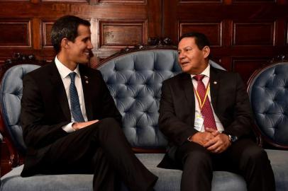 Juan Guaidó (E), autoproclamado presidente da Venezuela, e Hamilton Mourão (D), vice-presidente do Brasil. Foto: 