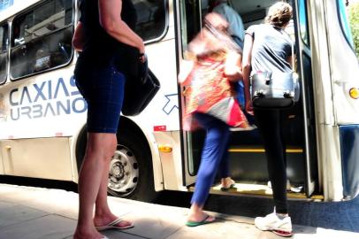  CAXIAS DO SUL, RS, BRASIL, 24/11/2017. Fluxo de passageiros no transporte coletivo urbano, para pauta sobre passe livre. (Diogo Sallaberry/Agência RBS)