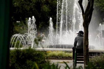  CAXIAS DO SUL, RS, BRASIL, 26/02/2019Manhã nublada com termômetros marcando 15 graus no centro de Caxias. (Lucas Amorelli/Agência RBS)