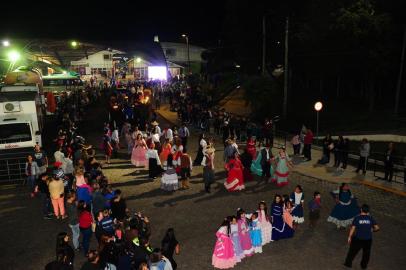  CAXIAS DO SUL, RS, BRASIL, 27/02/2019. 32ª Festa Nacional da Uva - segundo desfile artístico da Festa da Uva 2019 e o primeiro a ser realizado nos pavilhões da Festuva. (Porthus Junior/Agência RBS)