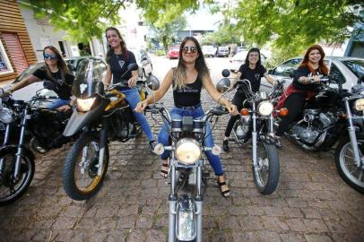  PORTO ALEGRE, RS, BRASIL, 21-02-2019: Matéria especial do Caderno DOC sobre o mundo do motociclismo. Na foto, grupo de mulheres motociclistas The Litas (FOTO FÉLIX ZUCCO/AGÊNCIA RBS, Editoria SuaVida).