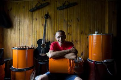  PELOTAS, RS, BRASIL, 23/01/2019: A ONG Anjos e Querubins, criada por Ben Hur Flores, oferece oficinas culturais para crianças e adolescentes em Pelotas. (CAMILA DOMINGUES/AGÊNCIA RBS)Indexador: Isadora Neumann