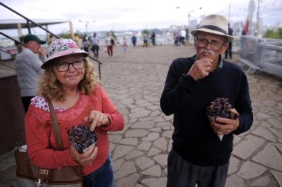  CAXIAS DO SUL, RS, BRASIL, 27/02/2019 - João e Maria são moradores de São Marcos e vieram visitar a festa da uva depois de ganharem um ingresso num sorteio da rádio da cidade. (Marcelo Casagrande/Agência RBS)