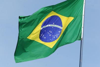  Bandeira do Brasil hasteada na praça dos Músicos antigas Gaitas.