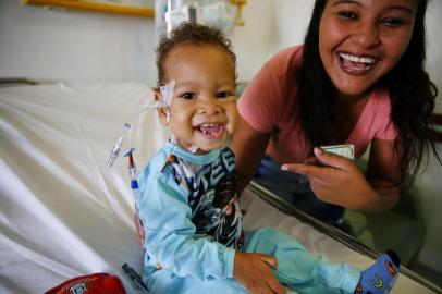  PORTO ALEGRE, RS, BRASIL, 28-02-2019: Crianças que tiveram transplante de órgãos nos últimos dias no Hospital da Criança Santo Antônio. Na foto, Rayuri dos Santos, 2 anos (FOTO FÉLIX ZUCCO/AGÊNCIA RBS, Editoria SuaVida).