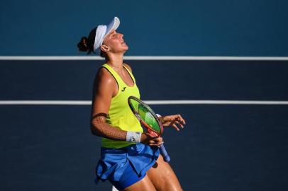  Brazilian tennis player Beatriz Haddad Maia reacts during a WTA Mexico Open singles match against Chinese tennis player Yafan Wang (out of frame) in Acapulco, Guerrero State, Mexico, on February 28, 2019. (Photo by PEDRO PARDO / AFP)Editoria: SPOLocal: AcapulcoIndexador: PEDRO PARDOSecao: tennisFonte: AFPFotógrafo: STF