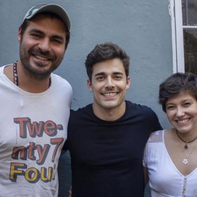 Leitura de roteiro do filme Além de Nós em Porto Alegre, no Von Teese Bar. NA FOTO: Thiago Lacerda, Miguel Coelho e Duda Meneghetti.