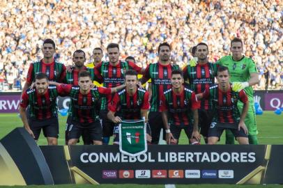 Chile's Palestino players pose before their Copa Libertadores football match against Argentina's Talleres de Cordoba at Mario Alberto Kempes Stadium in Cordoba, Argentina on February 20, 2019. (Photo by DIEGO LIMA / AFP)