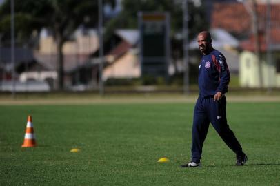  CAXIAS DO SUL, RS, BRASIL, 20/02/2019 - Equipe do Caxias treina no seu Centro de Treinamento, junto ao estádio Centenário. NA FOTO: técnico Pingo. (Marcelo Casagrande/Agência RBS)