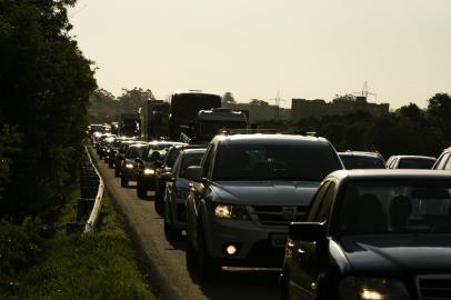  Trânsito intenso na freeway na saída para o feriado de Carnaval.FOTO: ANDRÉA GRAIZ/AGÊNCIA RBSIndexador: Andrea Graiz