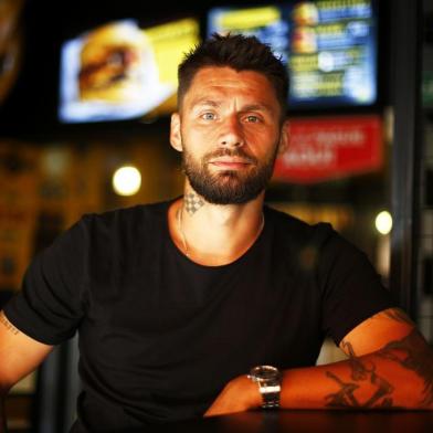  PORTO ALEGRE, RS, BRASIL, 28-02-2019: Rafael Sobis, jogador do Inter, vai abrir franquia da Severo Garage em Erechim, sua cidade natal. Foto para a coluna Rede Social (FOTO FÉLIX ZUCCO/AGÊNCIA RBS, Editoria SuaVida).